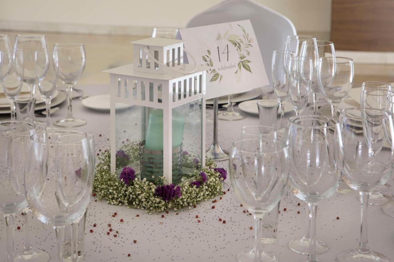 Nh埃斯特雷马杜拉赌场大酒店 巴达霍斯 外观 照片 A table centrepiece at a wedding