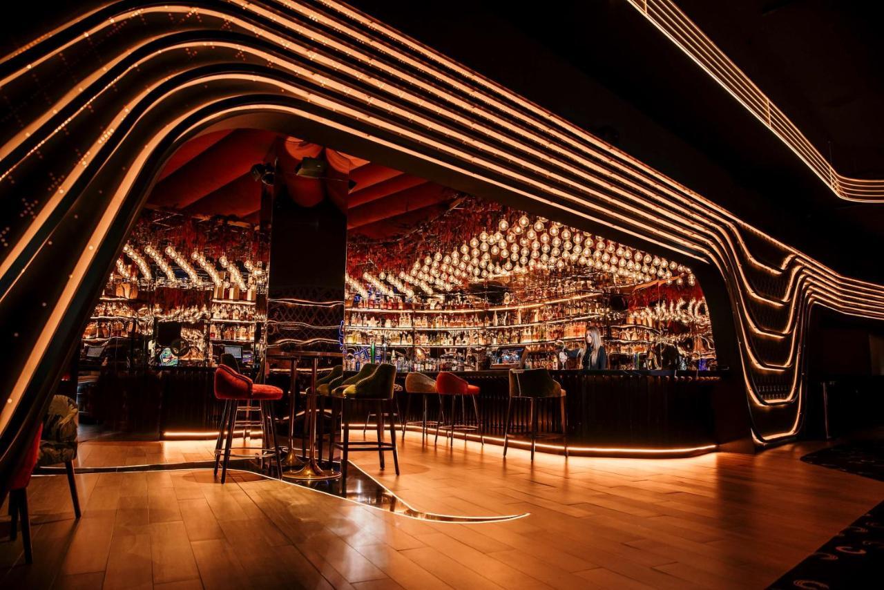 Nh埃斯特雷马杜拉赌场大酒店 巴达霍斯 外观 照片 The bar at the 1018