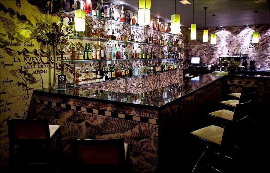Nh埃斯特雷马杜拉赌场大酒店 巴达霍斯 外观 照片 The bar at the Mandarin Oriental